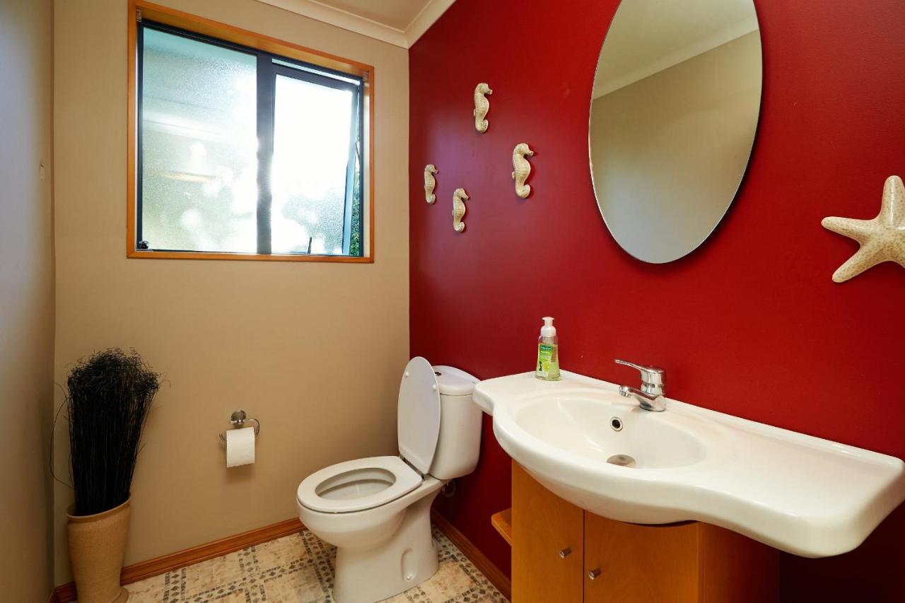 Akaroa Holiday Home Spacious And Quite With Stunning Harbour Views And Close To Town Exterior photo