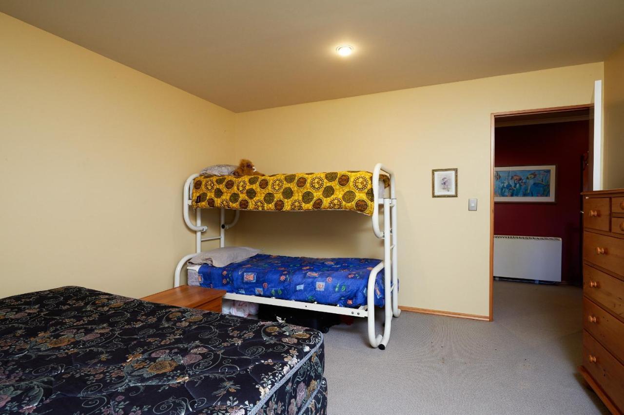 Akaroa Holiday Home Spacious And Quite With Stunning Harbour Views And Close To Town Exterior photo